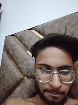 Horny_young21 网络视讯表演