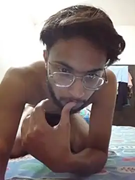 Horny_young21 网络视讯表演