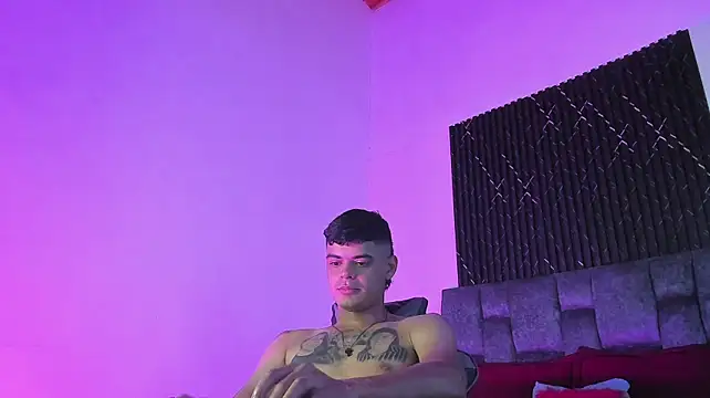Show modela BuckAdams na web-kameri
