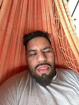 Show modela ThiagoLives na web-kameri