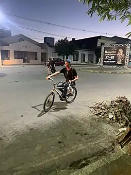 Show modela ThiagoLives na web-kameri