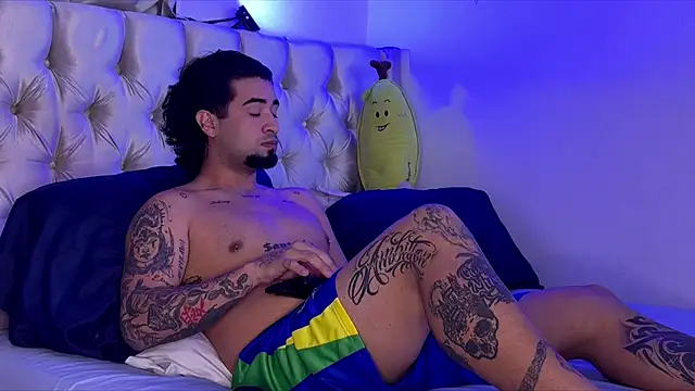 Show modela Noah_mill na web-kameri