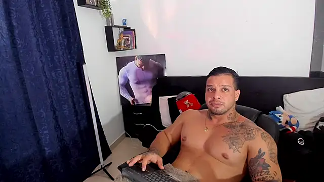 MarckMathews Show in webcam