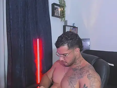 MarckMathews Show in webcam