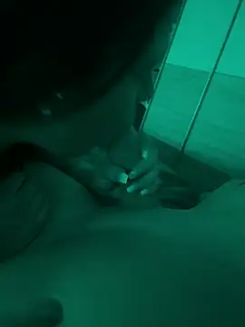 blowii69: διαδικτυακό σόου στην κάμερα