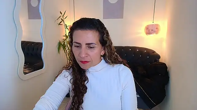 Chat +18 de angelbluemilf ao vivo