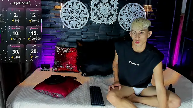 jake_bunny1's Webcam Show
