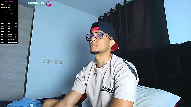 Show modela Roy-barney na web-kameri