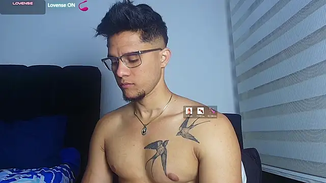Roy-barney's Live XXX Chat