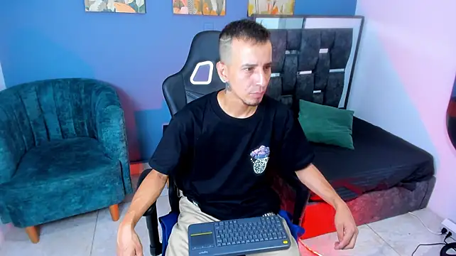 xteven_master19 Show in webcam