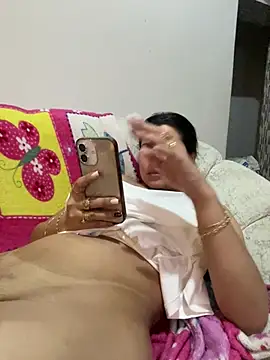 Chat +18 de roxi-fox ao vivo