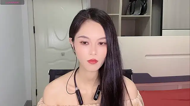 yiyi-uu élő XXX-chatje