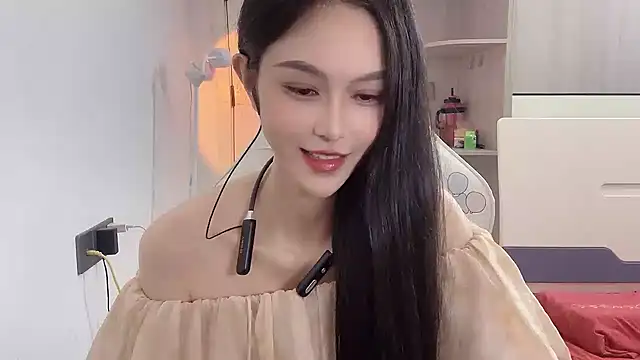 yiyi-uu Chat XXX live