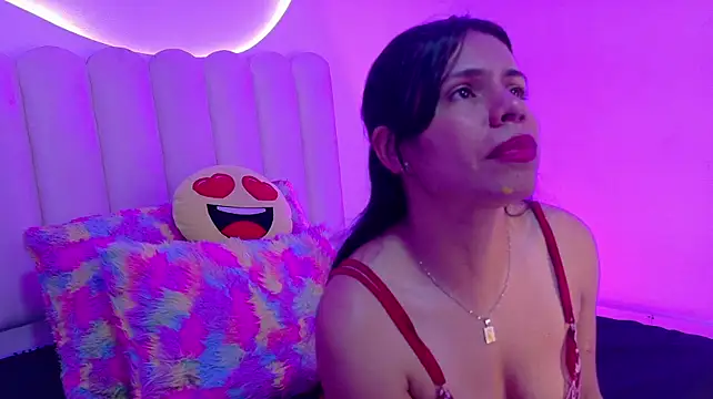 Show modela CindyAbril na web-kameri