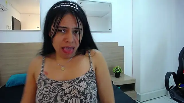Show modela CindyAbril na web-kameri