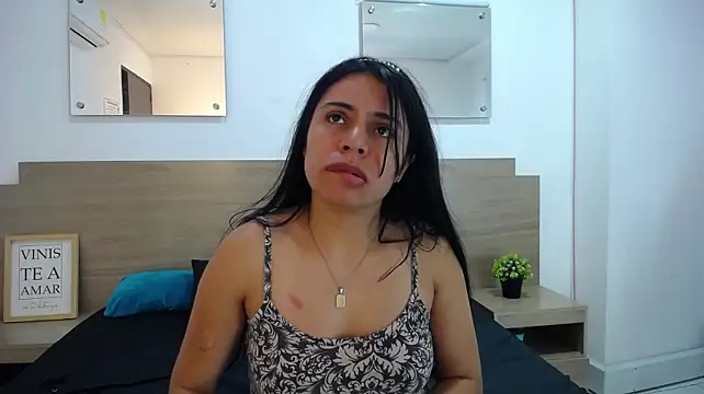Show modela CindyAbril na web-kameri