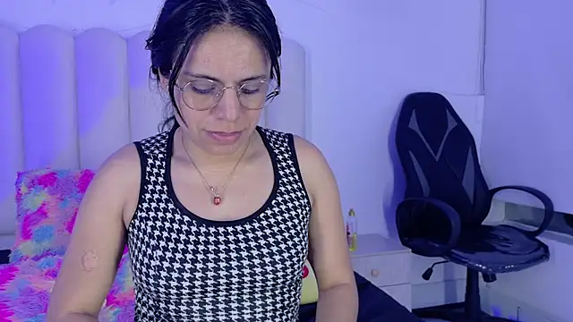 Show modela CindyAbril na web-kameri