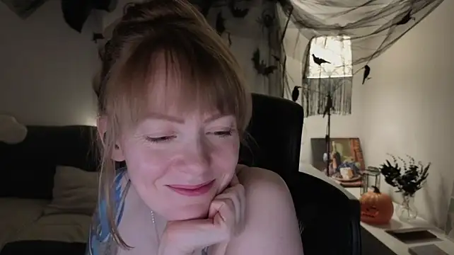Aurora_Velvett_: διαδικτυακό σόου στην κάμερα