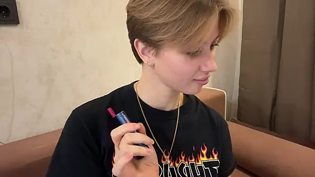 Chat +18 de Azure_Velour ao vivo