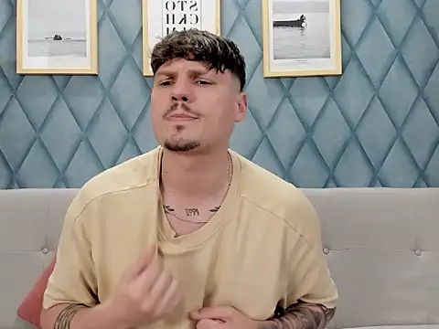 Show modela marioalessio na web-kameri
