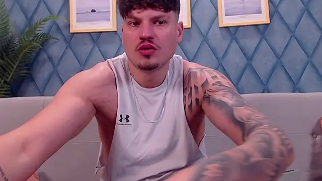 Show modela marioalessio na web-kameri