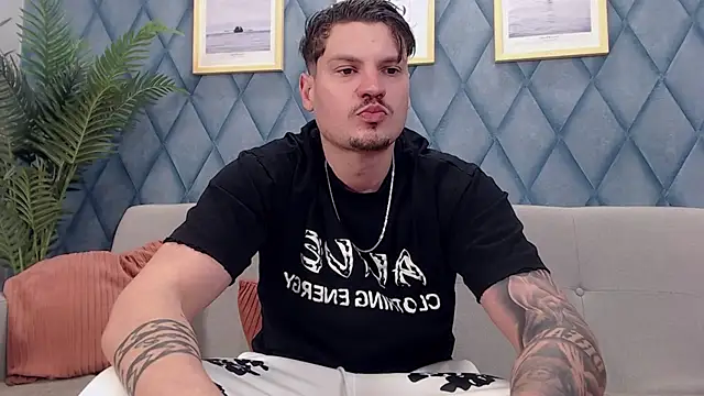 Show modela marioalessio na web-kameri