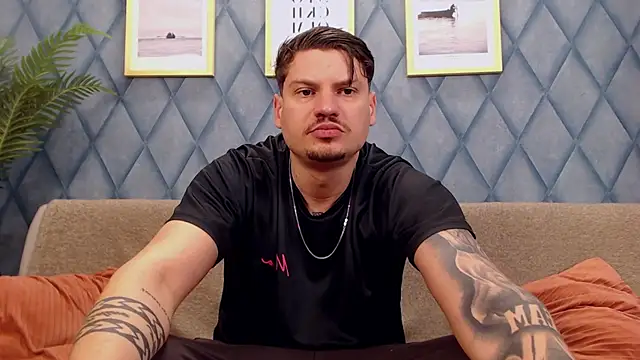 Pertunjukan Kamera Web marioalessio