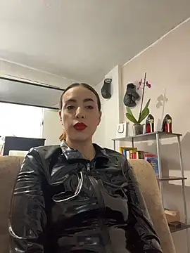 julieta_misstres Show in webcam
