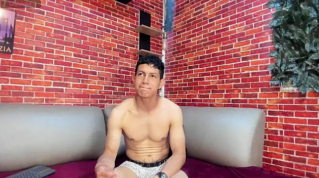 Show modela Tony_Zackk1 na web-kameri