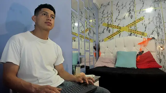 Tony_Zackk1 Adlı Modelin Web Kamerası Şovu