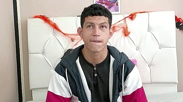 Tony_Zackk1 Show in webcam