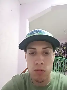Show modela Carlitos7381 na web-kameri