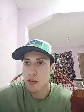 Carlitos7381 Show in webcam