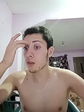 Show modela Carlitos7381 na web-kameri