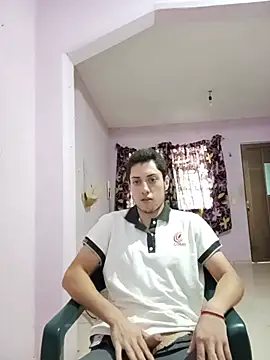 Show modela Carlitos7381 na web-kameri