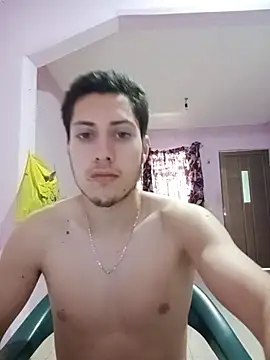 Carlitos7381: διαδικτυακό σόου στην κάμερα