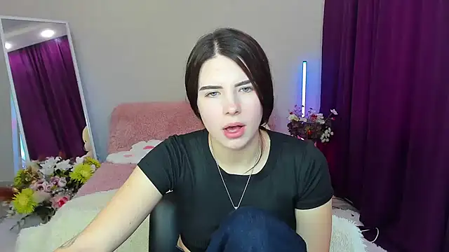 Show modela Kira_Vine na web-kameri