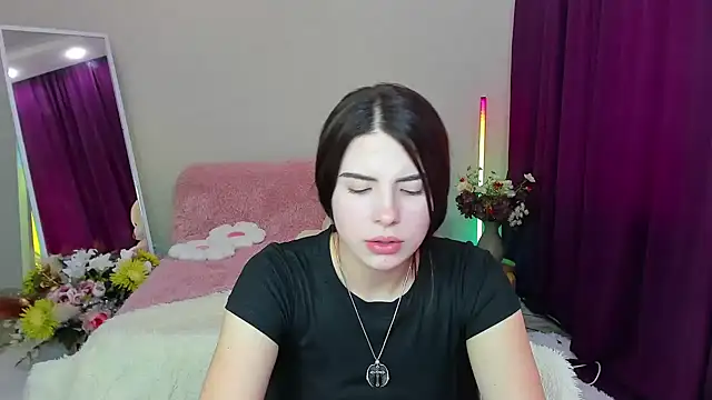 Kira_Vine Adlı Modelin Web Kamerası Şovu