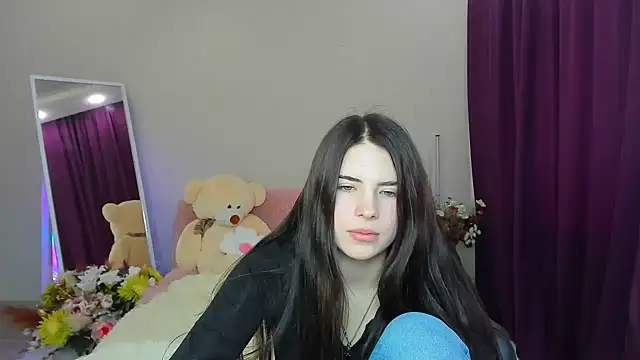 Kira_Vine Show in webcam