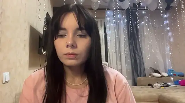 alicehollywood: διαδικτυακό σόου στην κάμερα