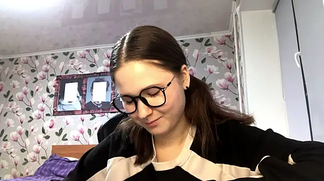 ElodiaHitzeman Webcam-Show