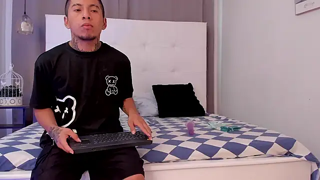 Show de Thiago_Vega__ na webcam