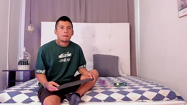 Thiago_Vega__ Шоу с уебкамера