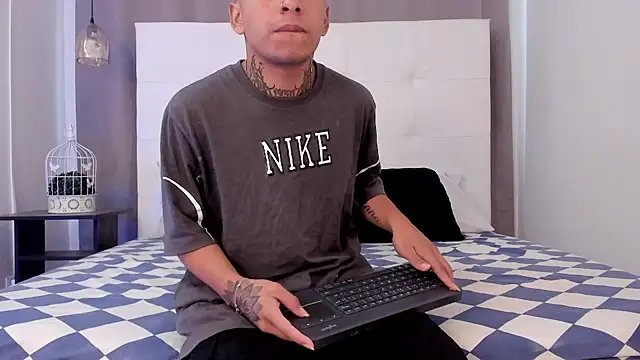 Show de Thiago_Vega__ na webcam