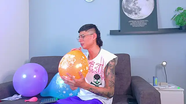BryanGrey__ Show in webcam