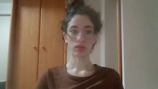 CrystalDolls' Live XXX Chat
