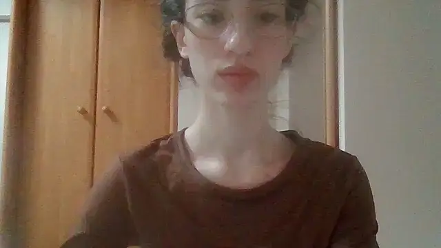 CrystalDolls Show in webcam