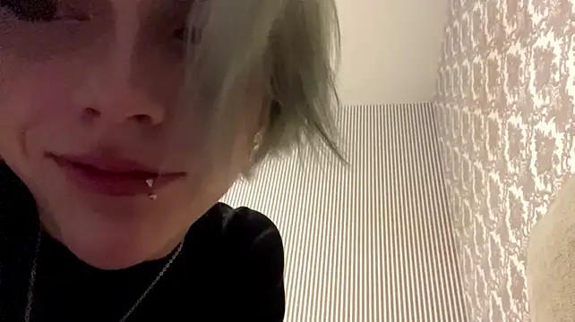 Chat +18 de TamikaFeagler ao vivo