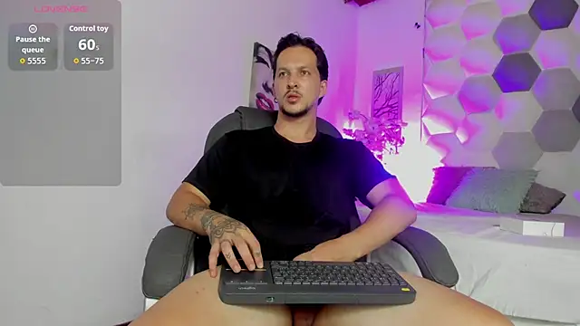 Pertunjukan Kamera Web Max_Arias