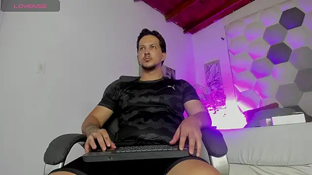 Max_Arias ওয়েবক্যাম শো
